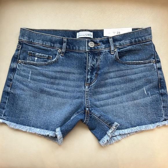 LOFT shorts NWT- size 0, denim cut off - Picture 3 of 4